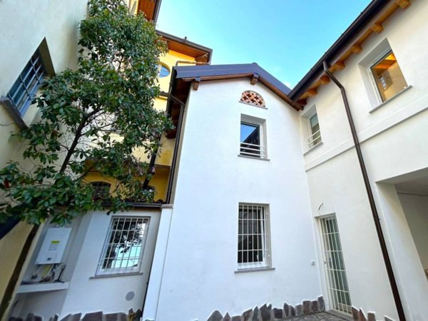 casa indipendente in vendita a Vimercate in zona Oreno