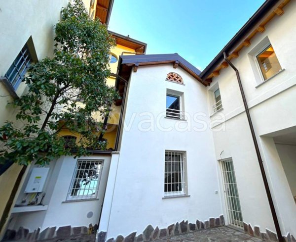 casa indipendente in vendita a Vimercate in zona Oreno