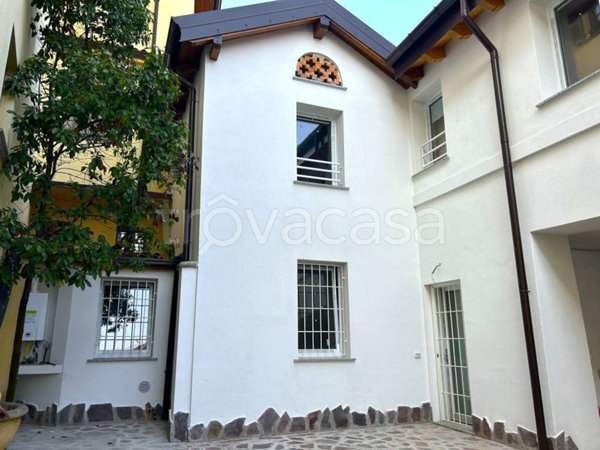 casa indipendente in vendita a Vimercate in zona Oreno