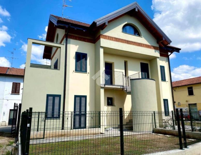 appartamento in vendita a Vimercate in zona Velasca