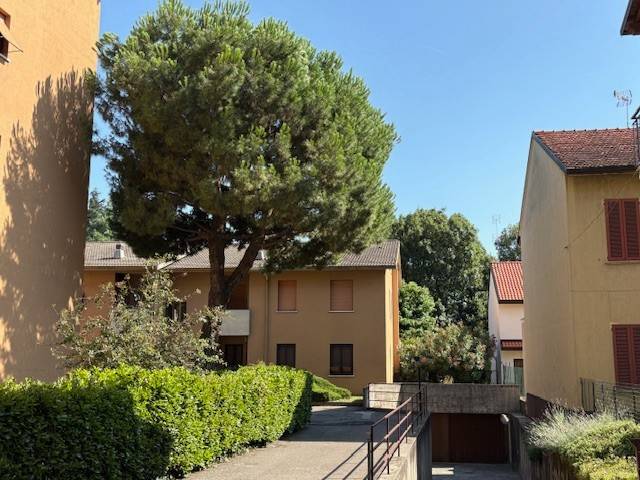 appartamento in vendita a Vimercate in zona Ruginello / Oldaniga
