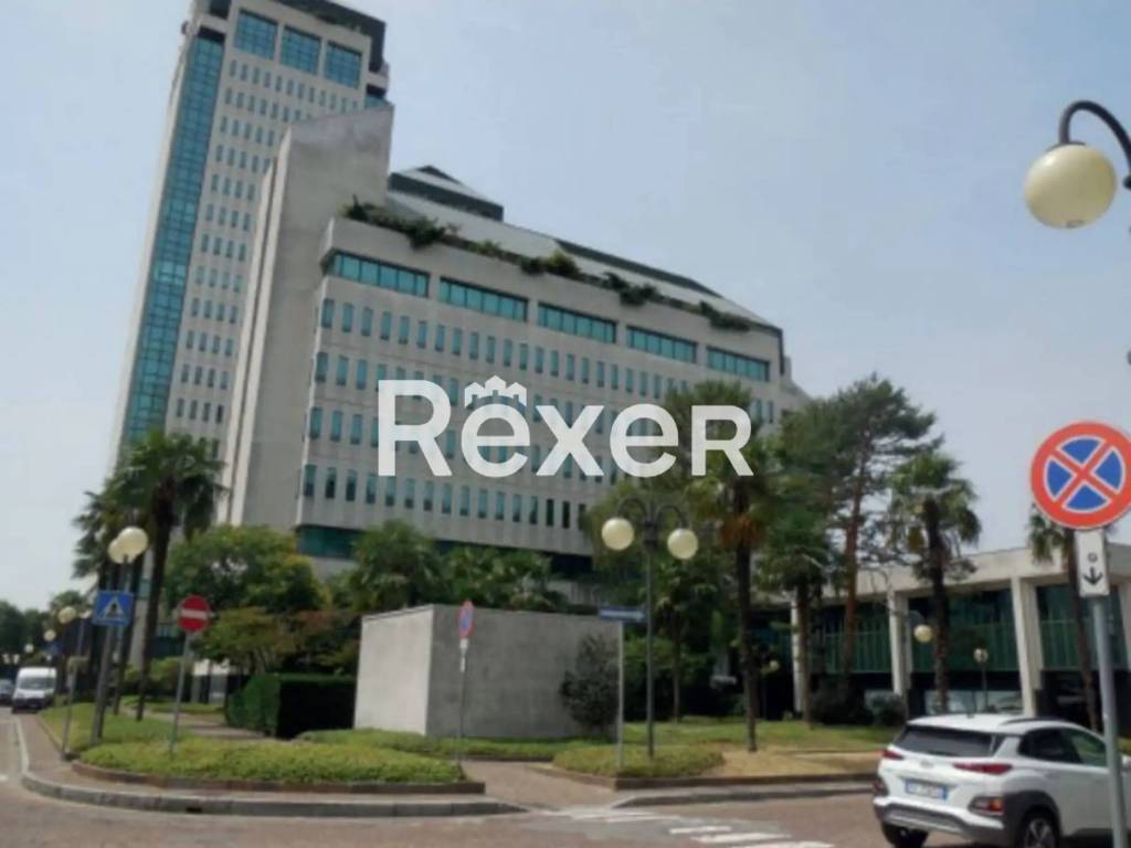 negozio in vendita a Vimercate