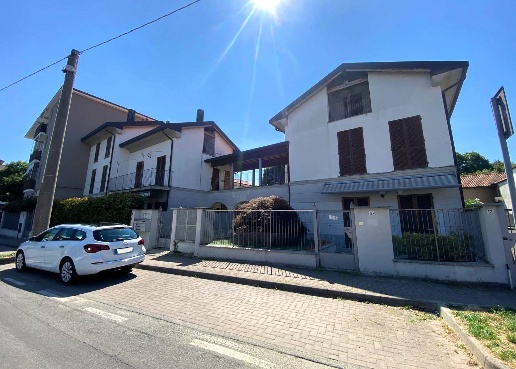 appartamento in vendita a Vimercate in zona Ruginello / Oldaniga