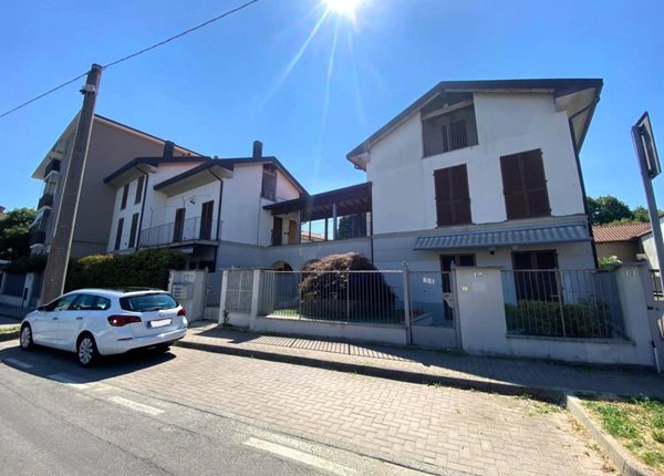 appartamento in vendita a Vimercate in zona Ruginello / Oldaniga
