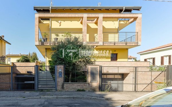 appartamento in vendita a Vimercate in zona Velasca