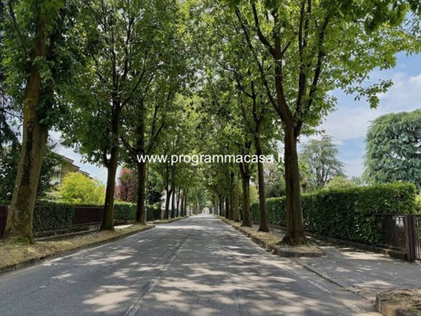 appartamento in vendita a Vimercate in zona Ruginello / Oldaniga