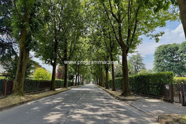 appartamento in vendita a Vimercate in zona Ruginello / Oldaniga