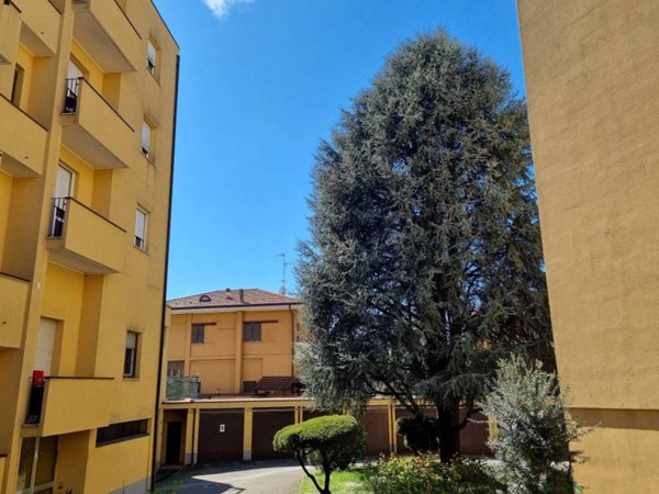 appartamento in vendita a Vimercate in zona Centro Storico