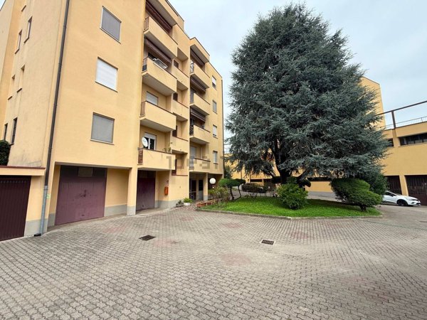 appartamento in vendita a Vimercate in zona Centro Storico