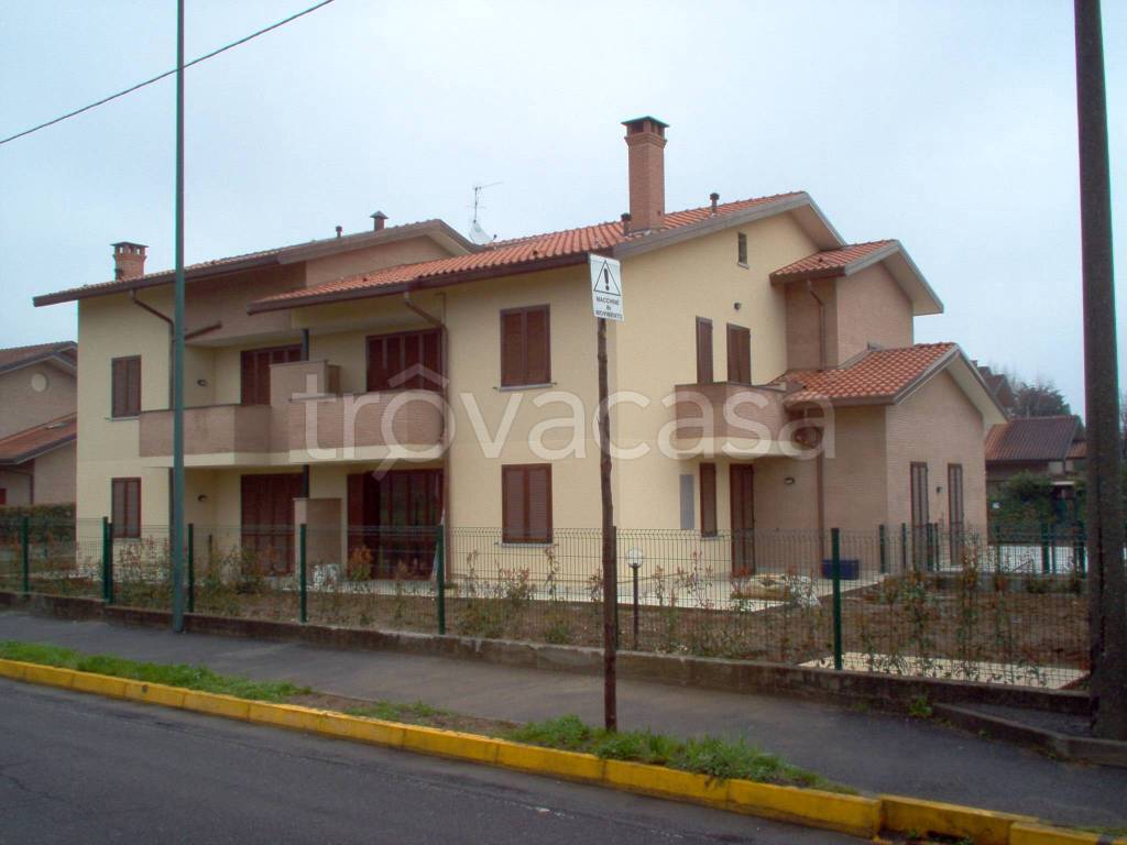 appartamento in vendita a Vimercate in zona Oreno