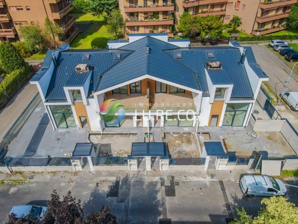 casa indipendente in vendita a Vimercate in zona Centro Storico