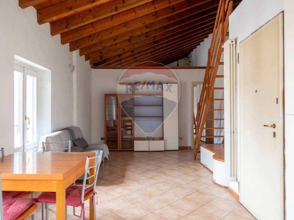 appartamento in vendita a Vimercate in zona Centro Storico