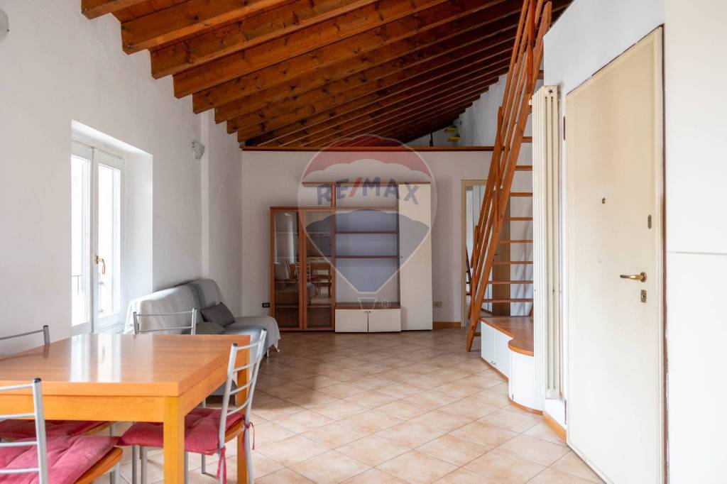 appartamento in vendita a Vimercate in zona Centro Storico