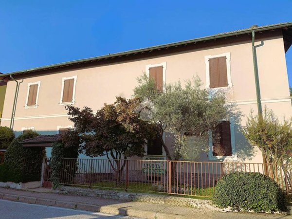 casa indipendente in vendita a Vimercate