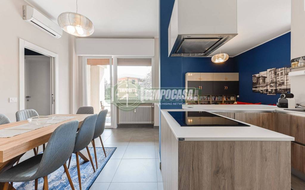 appartamento in vendita a Vimercate in zona Centro Storico