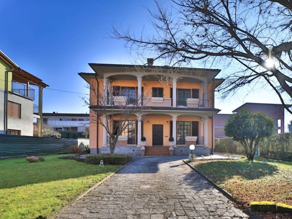 casa indipendente in vendita a Vimercate