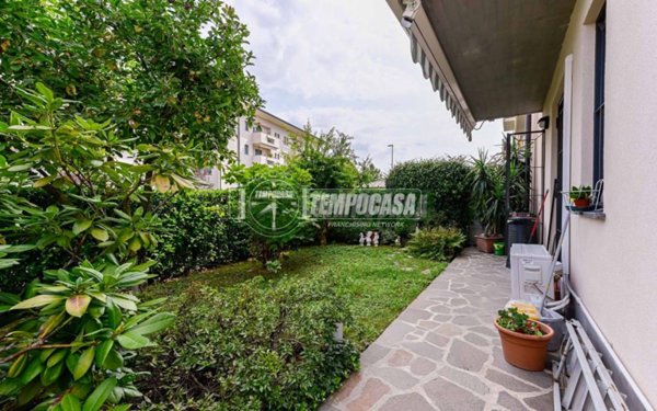appartamento in vendita a Vimercate in zona Ruginello / Oldaniga