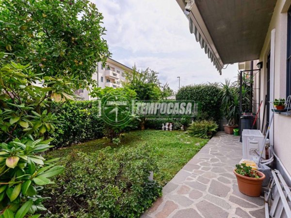 appartamento in vendita a Vimercate in zona Ruginello / Oldaniga