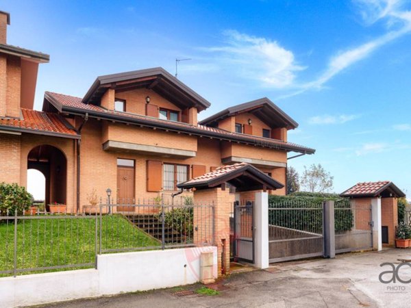 casa indipendente in vendita a Vimercate in zona Centro Storico
