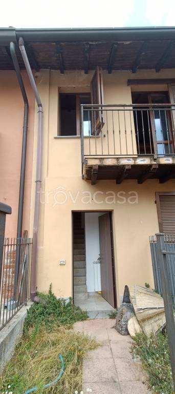 appartamento in vendita a Vimercate in zona Ruginello / Oldaniga