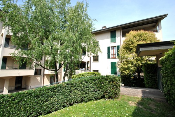 appartamento in vendita a Vimercate in zona Oreno
