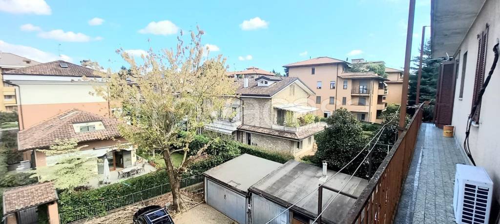 appartamento in vendita a Vimercate in zona Centro Storico