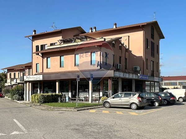 negozio in vendita a Vimercate in zona Centro Storico