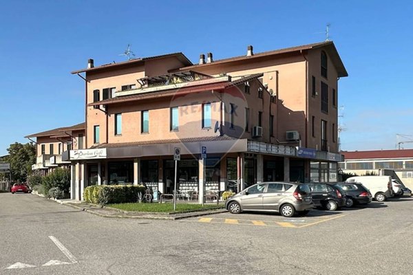 negozio in vendita a Vimercate in zona Centro Storico