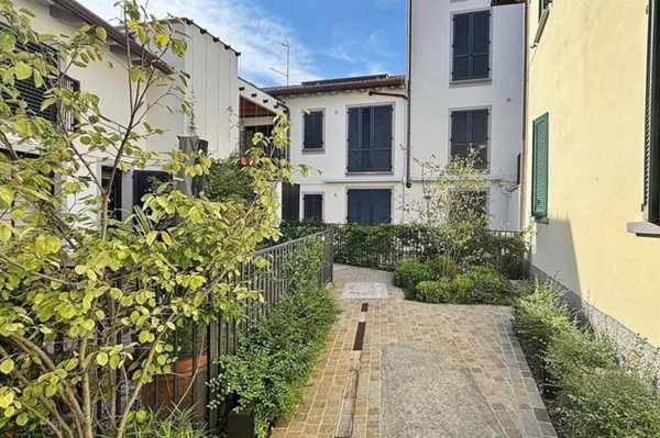 appartamento in vendita a Vimercate in zona Centro Storico