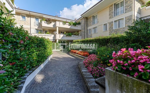 appartamento in vendita a Vimercate in zona Centro Storico