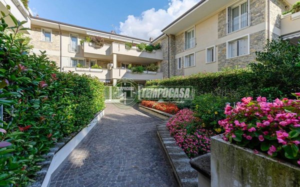 appartamento in vendita a Vimercate in zona Centro Storico