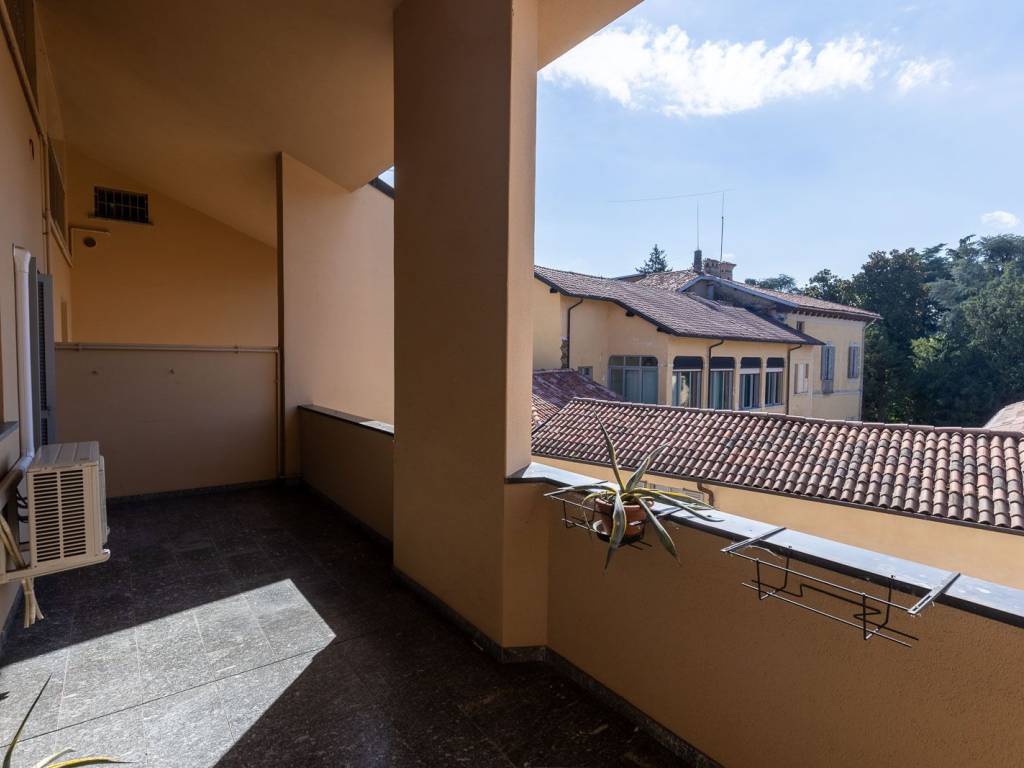 appartamento in vendita a Vimercate in zona Centro Storico