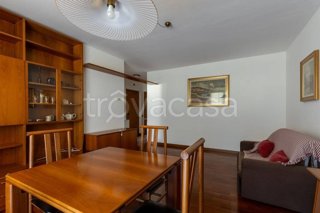 appartamento in vendita a Vimercate in zona Centro Storico