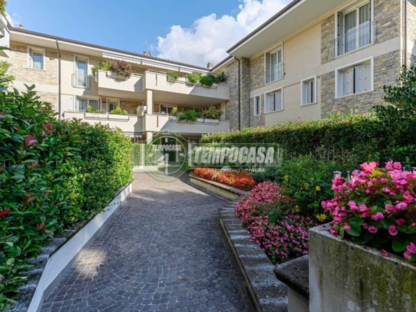 appartamento in vendita a Vimercate in zona Centro Storico