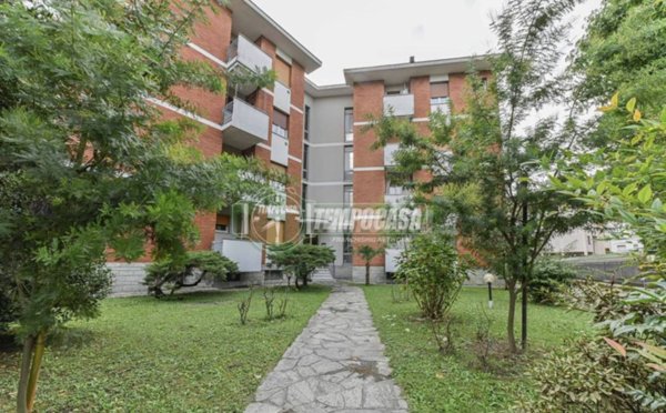 appartamento in vendita a Vimercate in zona Centro Storico