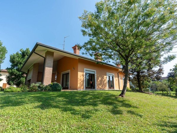 casa indipendente in vendita a Vimercate
