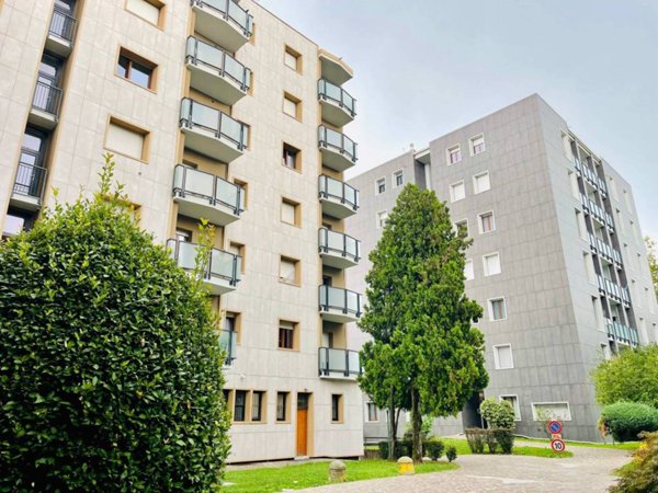 appartamento in vendita a Vimercate in zona Centro Storico