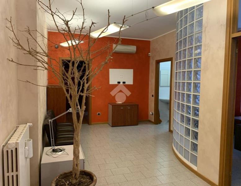ufficio in vendita a Vimercate in zona Centro Storico