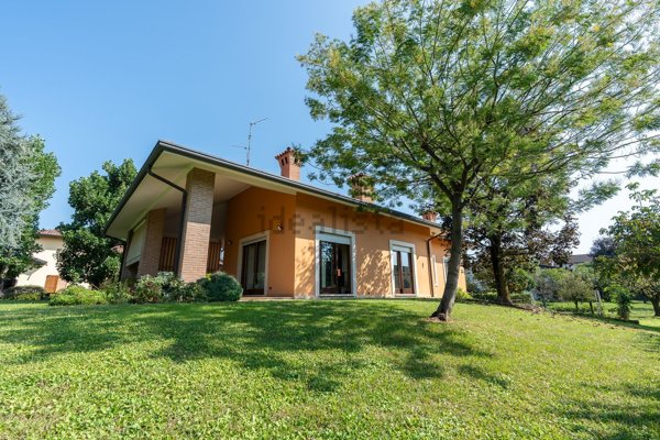 casa indipendente in vendita a Vimercate