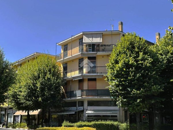 appartamento in vendita a Vimercate in zona Centro Storico