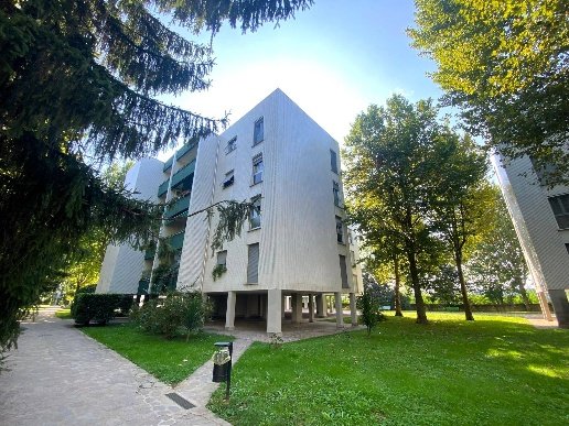 appartamento in vendita a Vimercate in zona Centro Storico