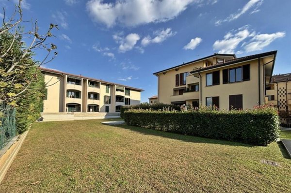 appartamento in vendita a Vimercate in zona Oreno