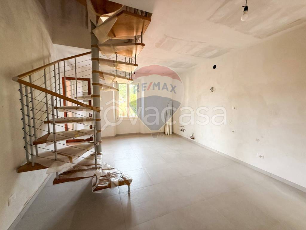 appartamento in vendita a Vimercate in zona Centro Storico