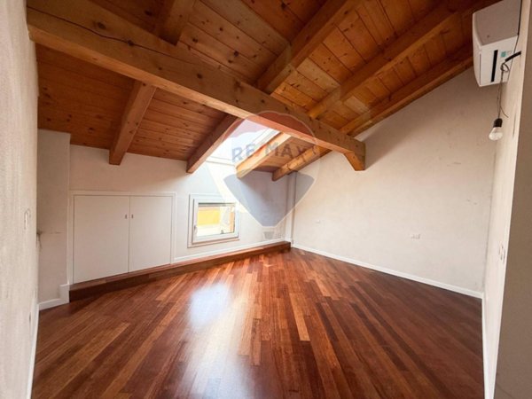 appartamento in vendita a Vimercate in zona Centro Storico