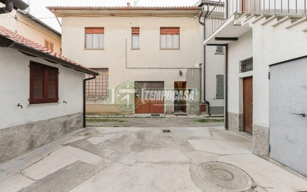 appartamento in vendita a Vimercate in zona Ruginello / Oldaniga