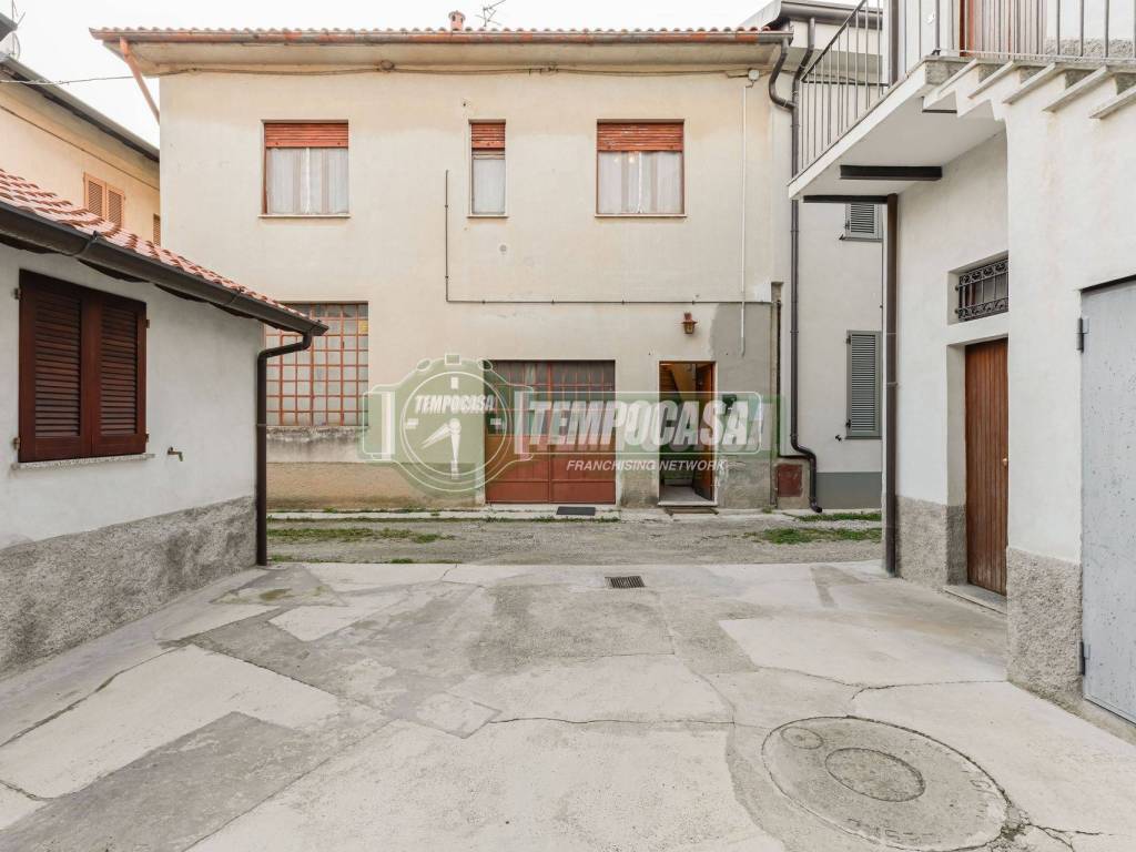 appartamento in vendita a Vimercate in zona Ruginello / Oldaniga