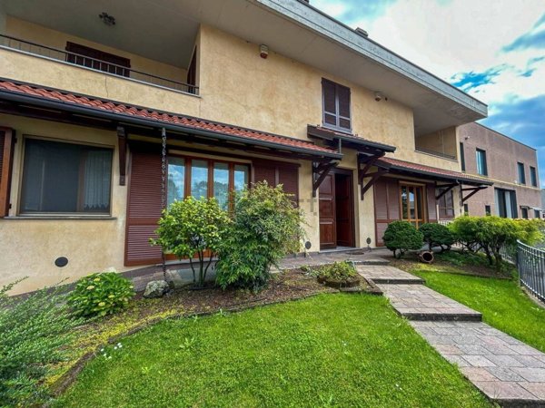 casa indipendente in vendita a Vimercate