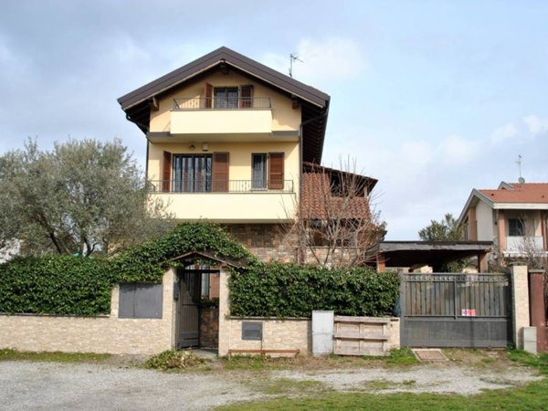 casa indipendente in vendita a Vimercate