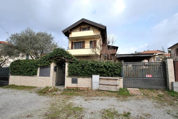 casa indipendente in vendita a Vimercate