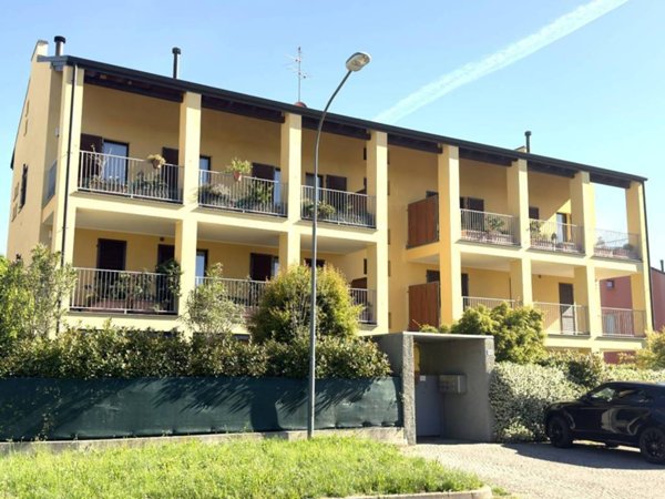 appartamento in vendita a Vimercate in zona Oreno